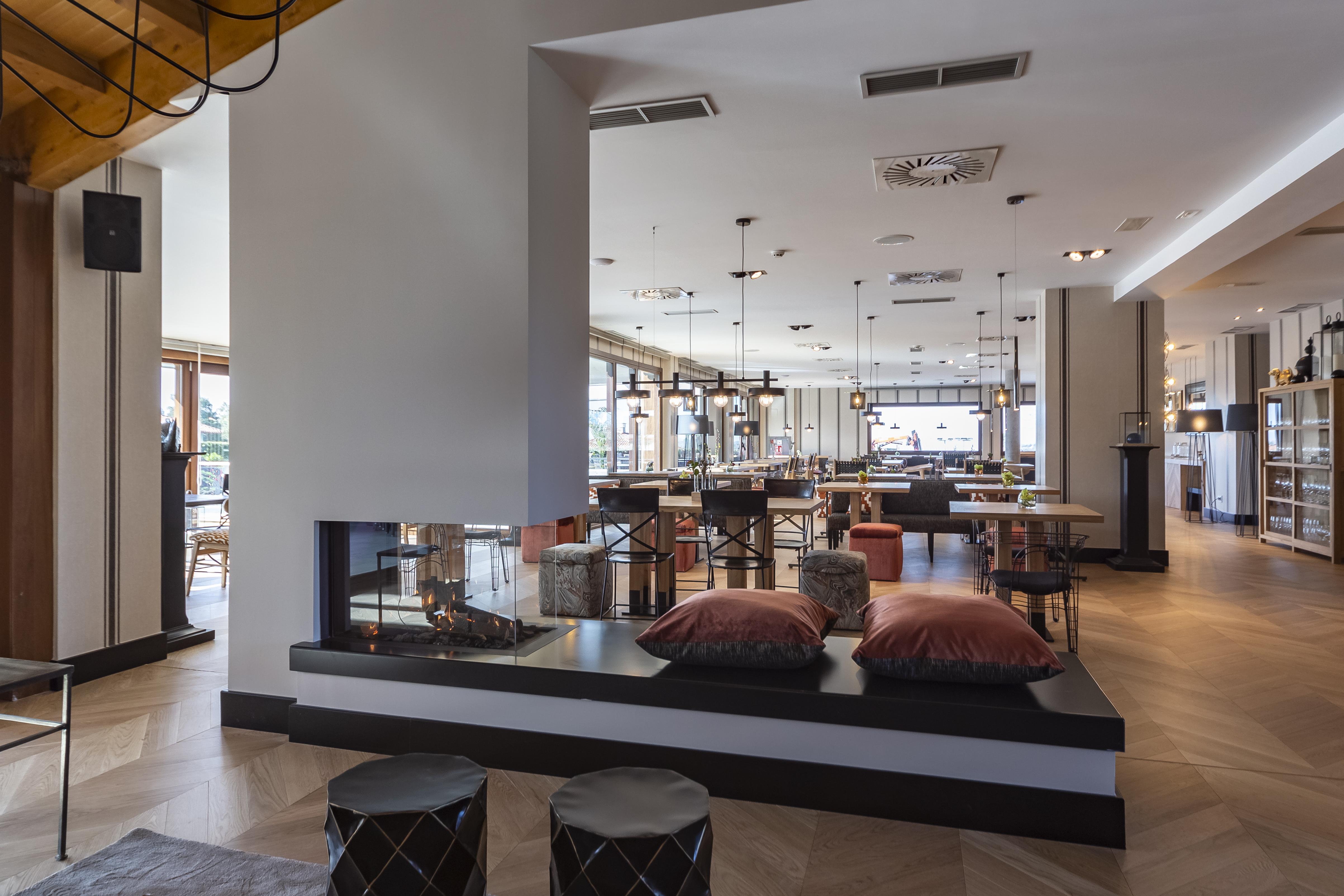 Hotel Artiem Asturias à Quintueles Extérieur photo